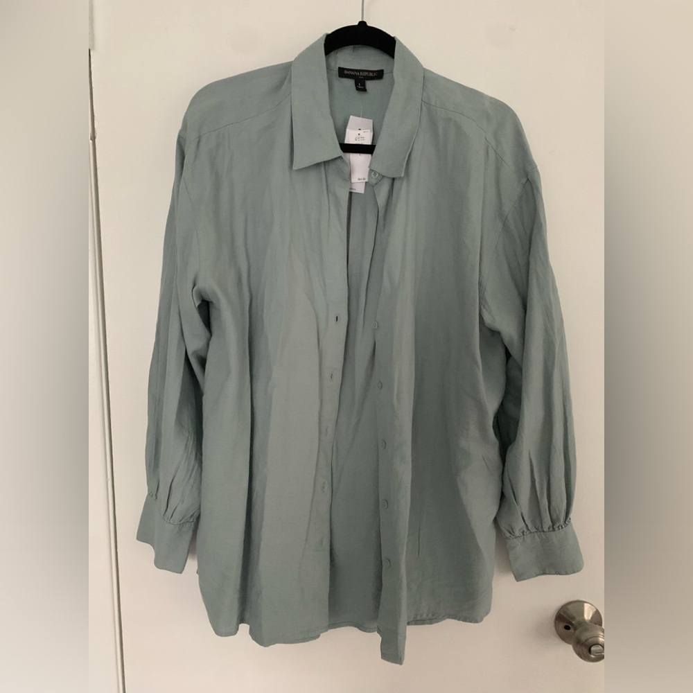 NWT Oversized button down shirt with collar.